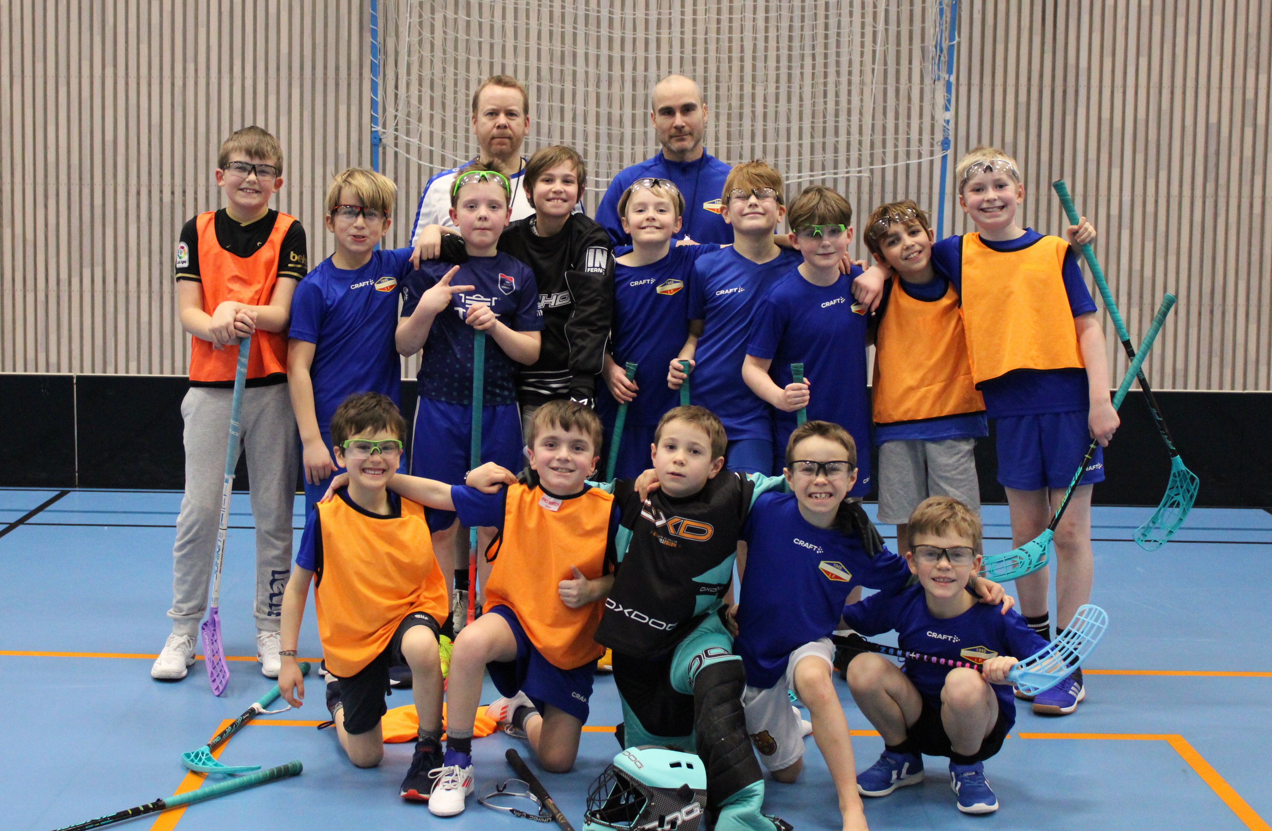 Storkoser seg med innebandy